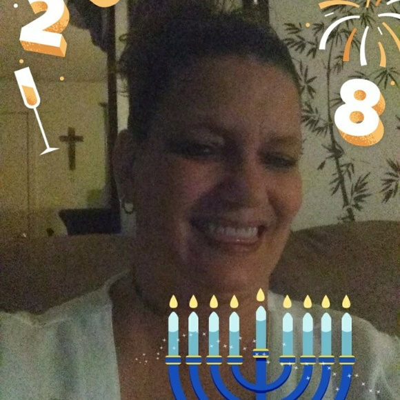 Meet your Posher, April - Picture 2 of 4